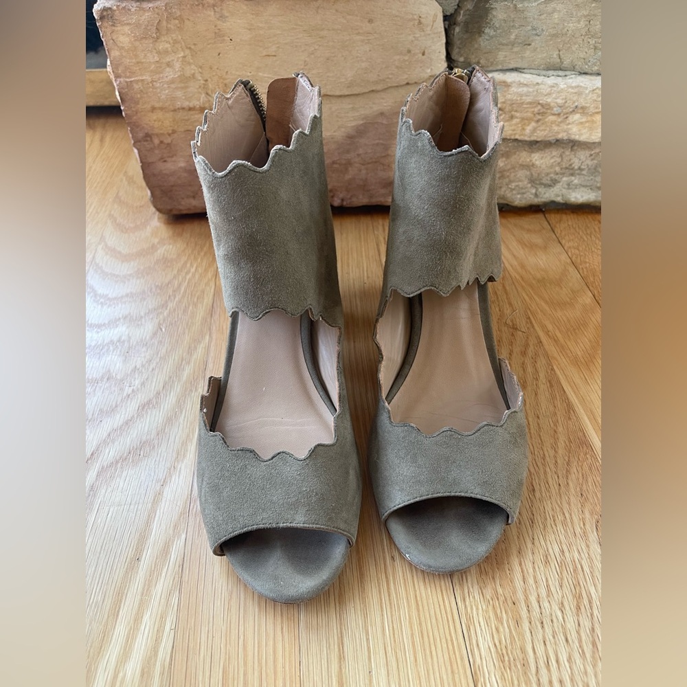 Anthropologie Size 8.5 Olive Suede & Leather Scalloped Block Heel Ankle Boots